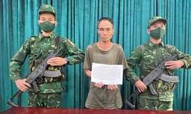 Bắt đối tượng đi bộ qua biên giới mang theo 1.000 viên ma túy tổng hợp