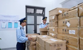 Đội Quản lý thị trường số 14 kiểm tra tại hộ kinh doanh N.T.D.K.