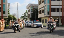 Lực lượng Công an tỉnh Đồng Tháp đồng loạt ra quân.