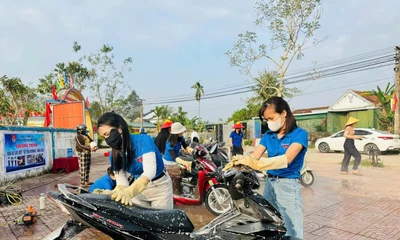 Thanh niên rửa xe gây quỹ, mang Tết yêu thương đến trẻ em khó khăn