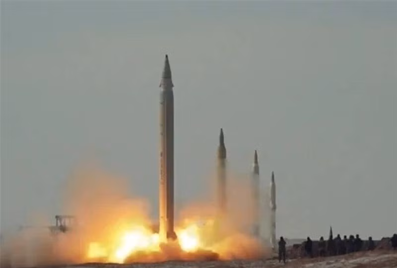 Iran phát động chiến dịch ‘Chiến thắng' tập kích loạt căn cứ của Israel