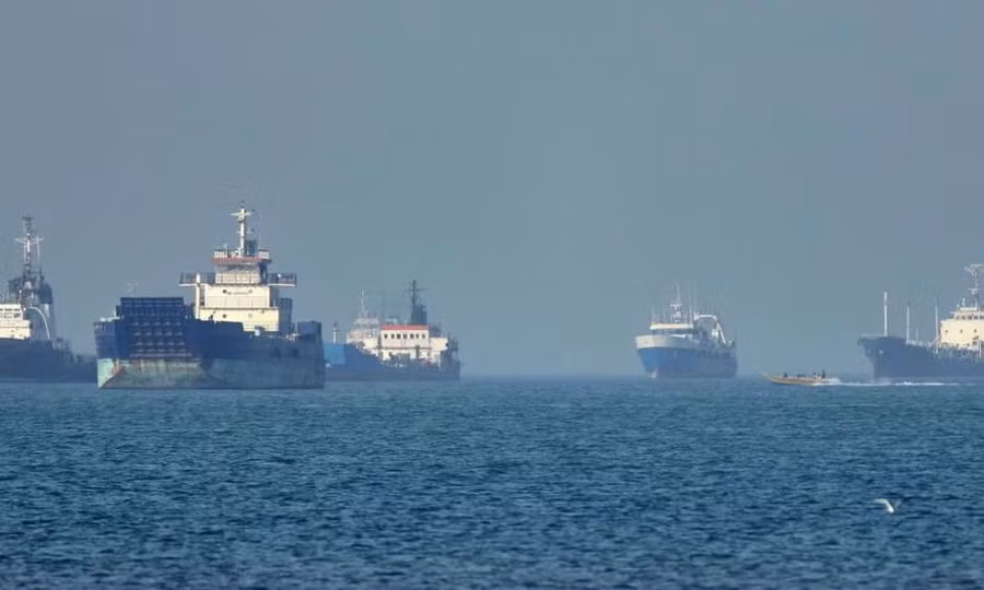 Iran tuyên bố sẵn sàng hỗ trợ các tàu thương mại qua eo biển Hormuz
