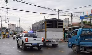 Kẹt xe nghiêm trọng tại phà Cát Lái khiến tài xế than thở từ sáng đến chiều