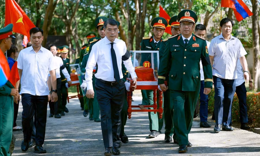 Thủ tướng Lê Minh Hưng dự lễ truy điệu, an táng 28 hài cốt liệt sĩ quân tình nguyện hy sinh tại Lào 