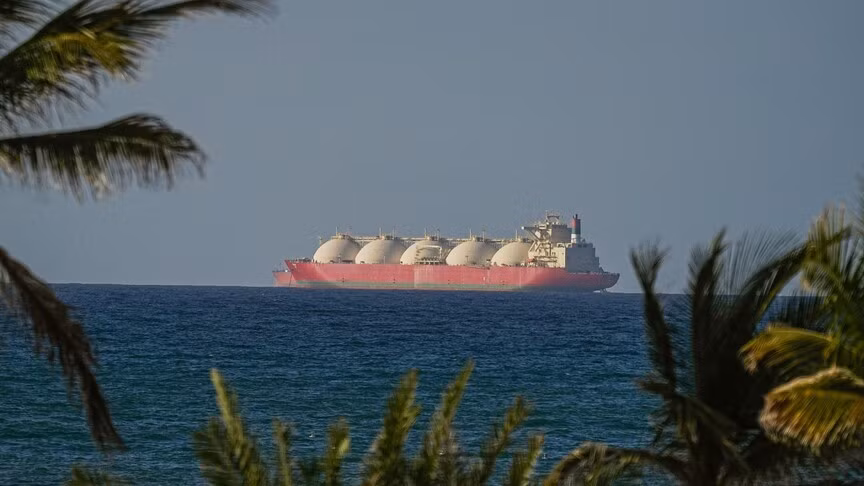 Hàn Quốc nói tên lửa Iran đánh trúng tàu hàng ở eo biển Hormuz