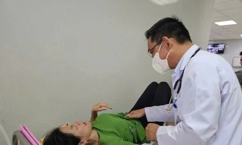 TPHCM: Số người nhập viện sau ăn bánh mì lên đến 100, chính quyền phường hành động 'khẩn'