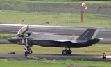 Máy bay tàng hình F-35B của Anh hạ cánh khẩn cấp xuống Nhật Bản