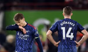 HIGHLIGHTS: Arsenal bị Brentford chia điểm, lung lay ngôi đầu bảng 