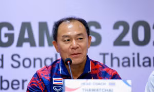 HLV Thawatchai tuyên bố U22 Thái Lan sẽ đánh bại U22 Việt Nam để giành HCV SEA Games 33 (ảnh Hữu Phạm)