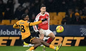 HIGHLIGHTS: Arsenal trượt chân trên sân đội cuối bảng Wolves, ngôi đầu lung lay 