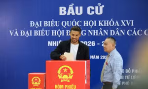 Tiền vệ Đỗ Hoàng Hên: Tự hào khi thực hiện quyền cử tri trong ngày hội non sông