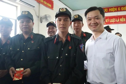 Tri ân lực lượng trực Tết nơi tuyến đầu bảo vệ bình yên và sự sống