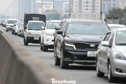 Hà Nội mùng 2 Tết: Cửa ngõ phía Nam ùn tắc cục bộ, nội đô rộng thênh thang