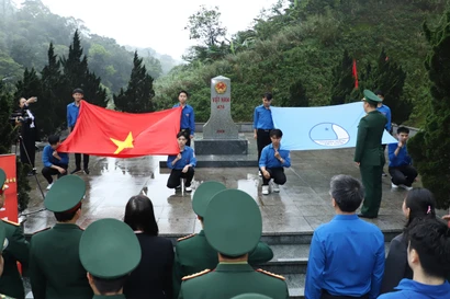 Tuổi trẻ thắp sáng đường biên, trao sinh kế cho người dân vùng biên