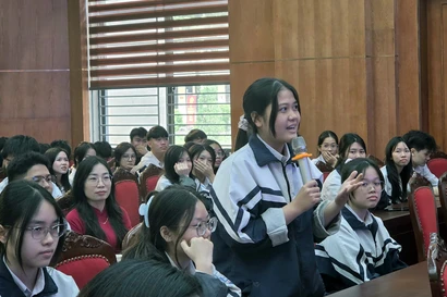 Học sinh Hà Nội tìm hiểu khởi nghiệp từ cấp THPT