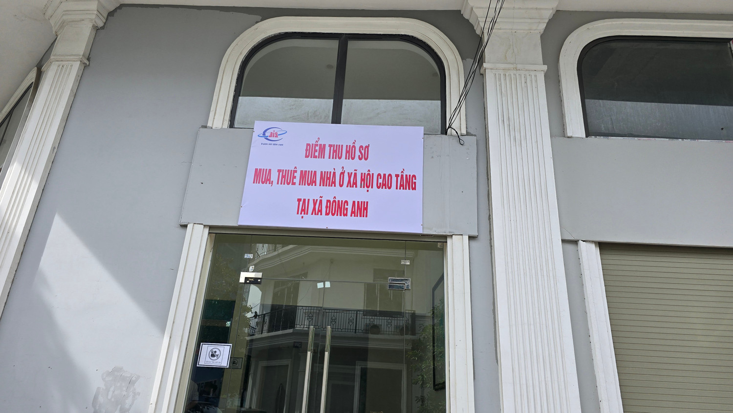 Xếp hàng nộp hồ sơ mua NOXH ngoại thành Hà Nội từ 2 giờ sáng