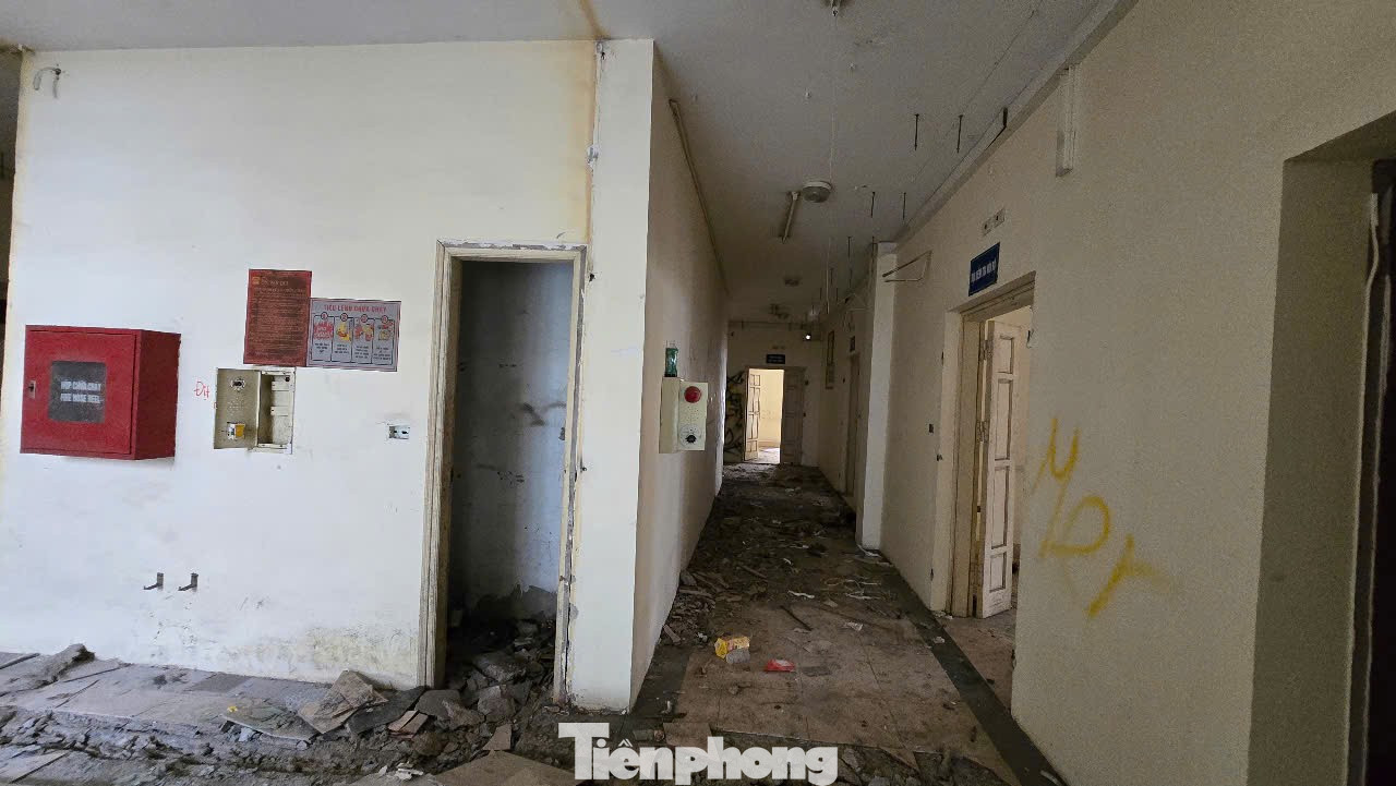 Cảnh lạnh lẽo, lãng phí 7 tòa nhà tái định cư bỏ hoang ở Hà Nội