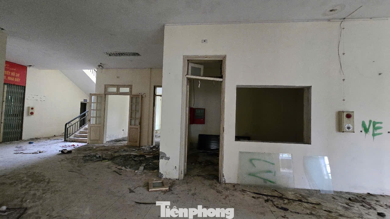 Cảnh lạnh lẽo, lãng phí 7 tòa nhà tái định cư bỏ hoang ở Hà Nội