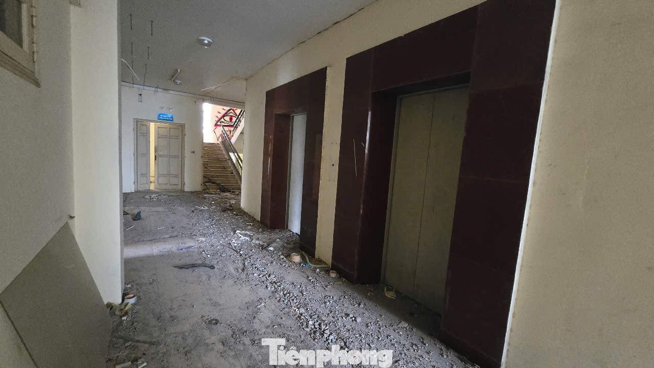 Cảnh lạnh lẽo, lãng phí 7 tòa nhà tái định cư bỏ hoang ở Hà Nội