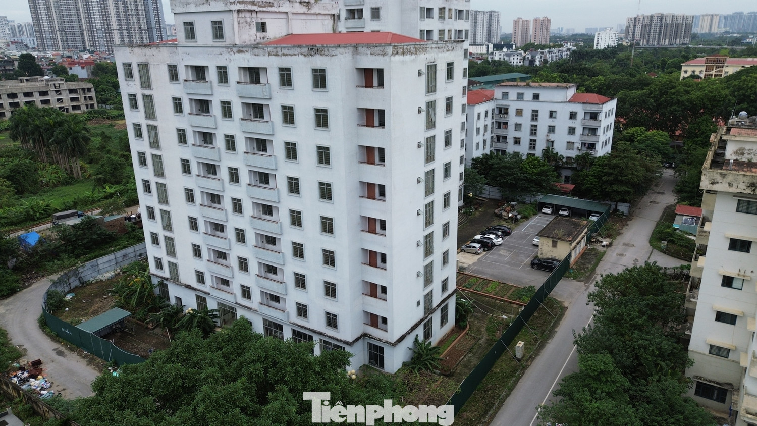 Cảnh lạnh lẽo, lãng phí 7 tòa nhà tái định cư bỏ hoang ở Hà Nội
