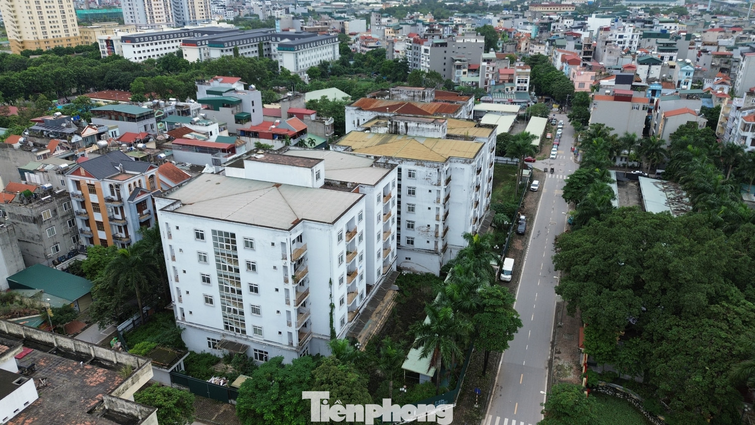 Cảnh lạnh lẽo, lãng phí 7 tòa nhà tái định cư bỏ hoang ở Hà Nội