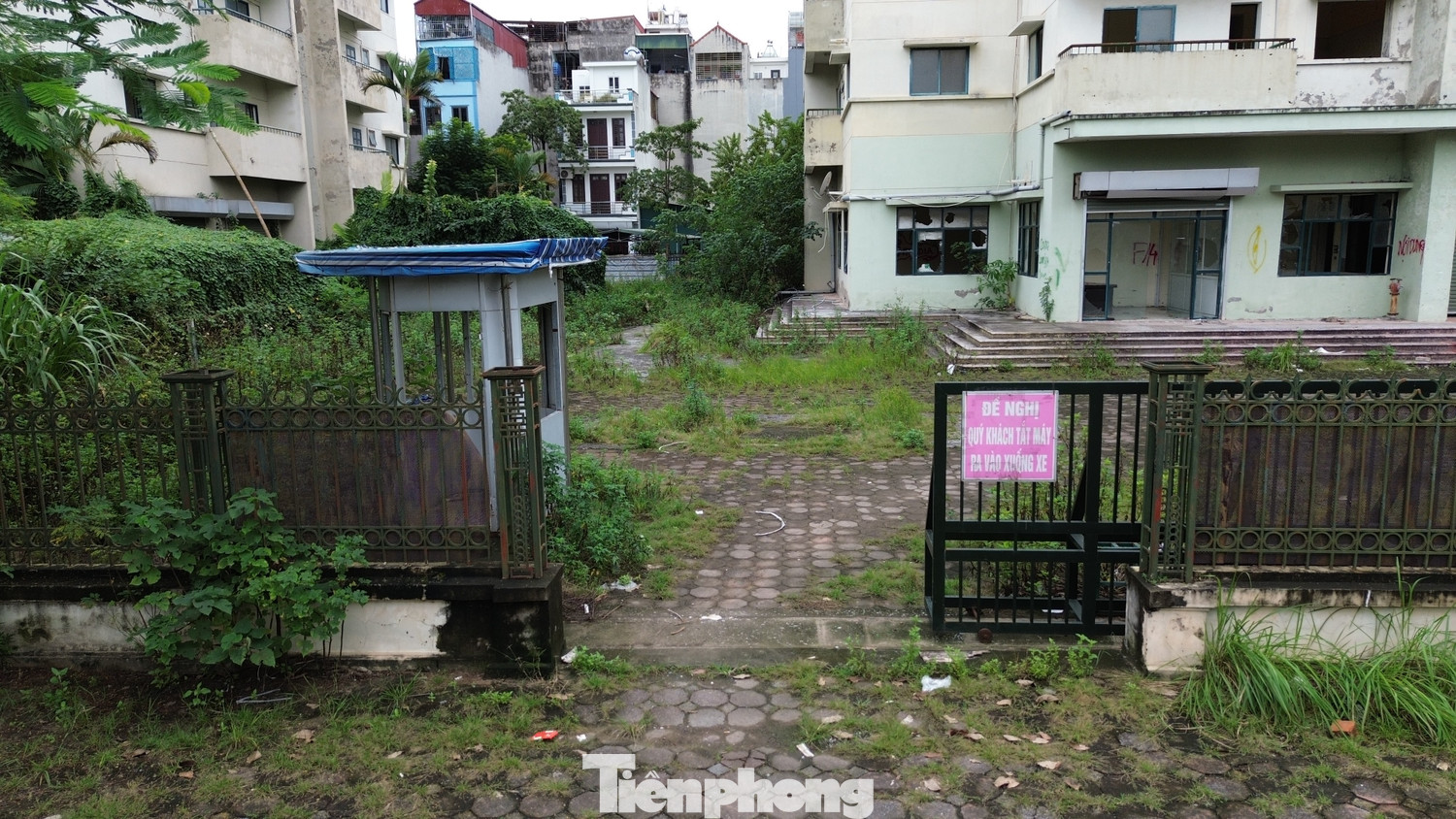 Cảnh lạnh lẽo, lãng phí 7 tòa nhà tái định cư bỏ hoang ở Hà Nội