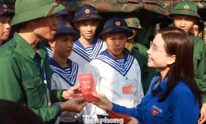 Bí thư T.Ư Đoàn Nguyễn Phạm Duy Trang thăm tân binh nhập ngũ, thanh niên công nhân tại TPHCM