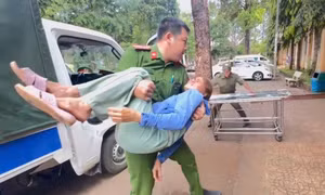 Công an phường ở Đồng Nai kịp thời cứu người phụ nữ gặp nạn trên đường