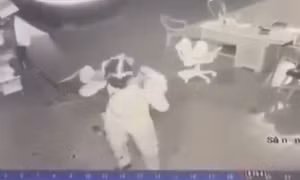 Vụ 3 người trong gia đình tử vong: Kẻ bịt mặt cầm súng rời khỏi hiện trường 