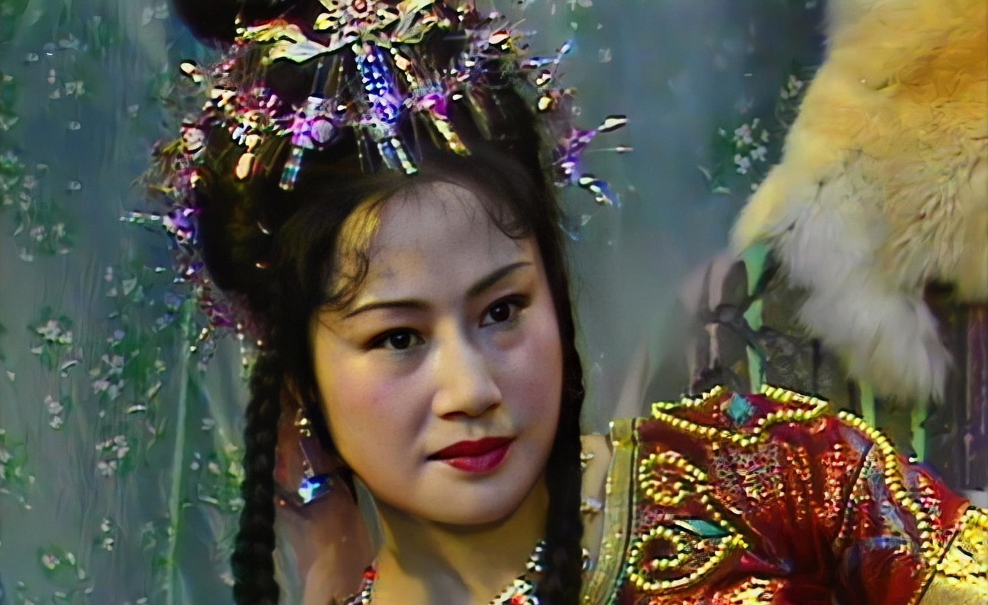 Chiêm Bình Bình thủ vai Kim Thánh nương nương, được Tôn Ngộ Không cứu khỏi tay yêu quái. tay-du-ky12.jpg
