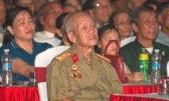 Xúc động giây phút 'Mưa đỏ' được chiếu tại Thành cổ Quảng Trị thiêng liêng