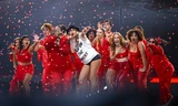 Số tiền Taylor Swift dành cho vũ công tại The Eras Tour: Một bước thành triệu phú