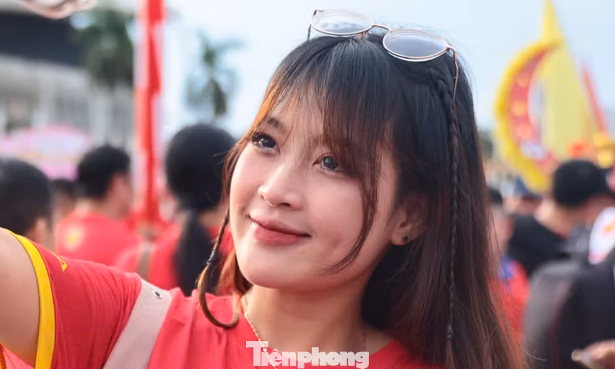 Những 'bóng hồng' gây xao xuyến trên sân Mỹ Đình 