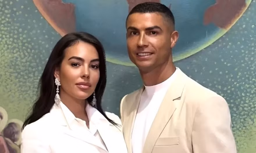Công bố ảnh đám cưới của Ronaldo