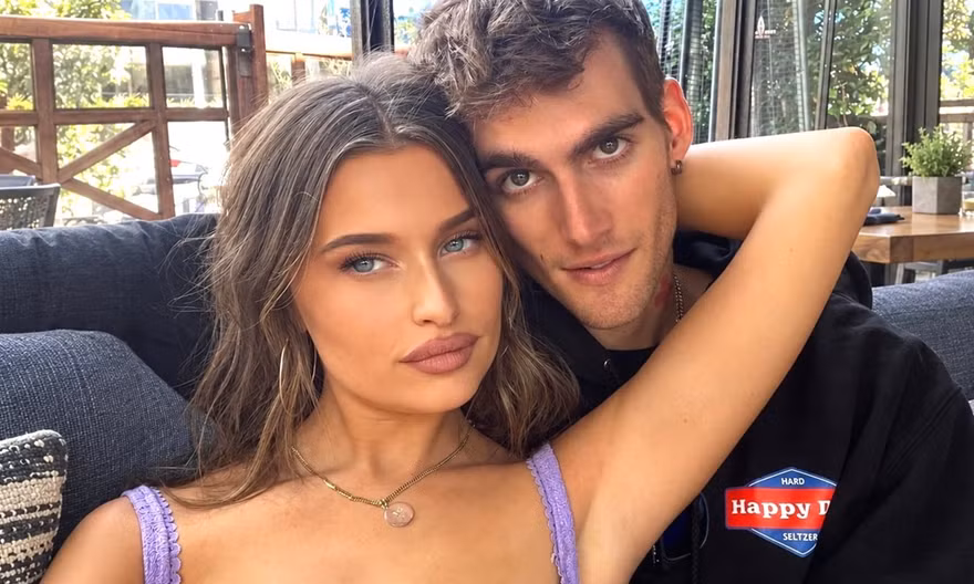 Brooklyn Beckham, Paris Hilton sốc trước cái chết của con trai Cindy Crawford