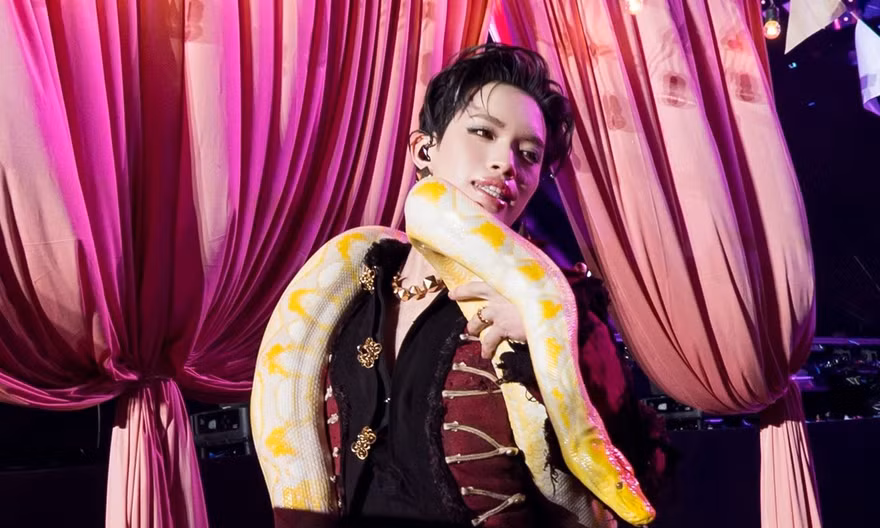 Pháp Kiều múa trăn và điều chưa từng có ở concert hơn 40.000 khán giả