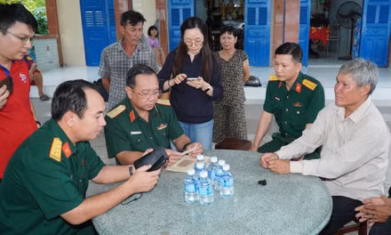 Cuộc gặp xúc động giữa Chính ủy Bộ Tư lệnh TPHCM với thân nhân liệt sĩ Huỳnh Văn Quên
