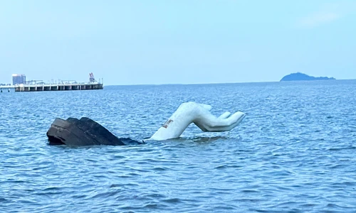 Lý do tháo dỡ 5 công trình ‘bàn tay khổng lồ’ ở bãi biển nổi tiếng Thanh Hóa