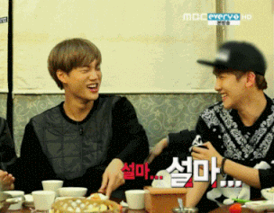 Sau liên hoàn đánh liền ba nhát, sẽ còn kèm theo combo ôm thật chặt nữa đây này.