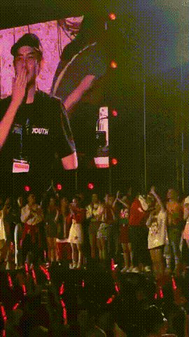 Khoảnh khắc của năm khiến dân tình "rần rần".