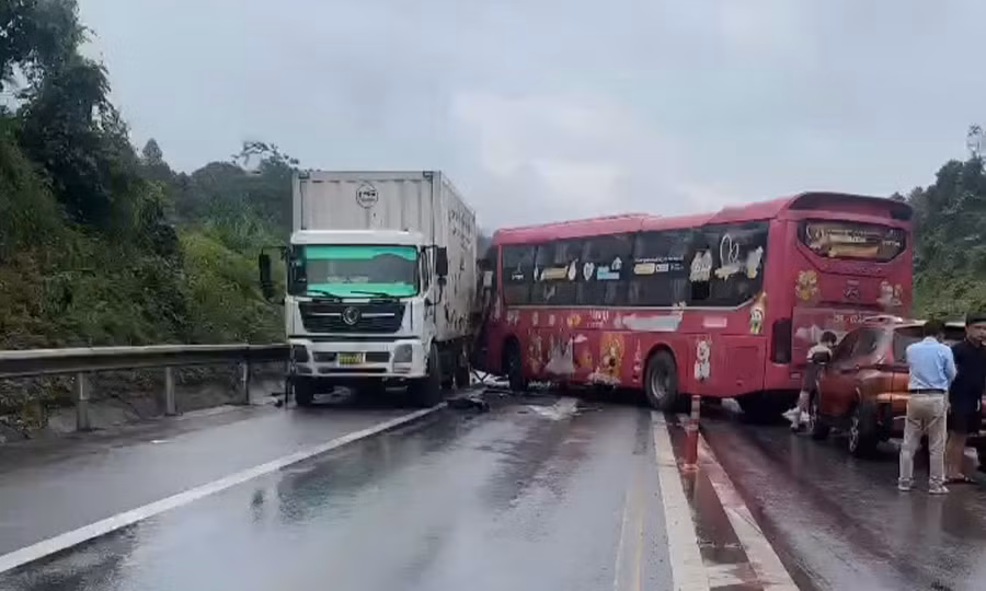 Tai nạn liên hoàn trên cao tốc Nội Bài - Lào Cai
