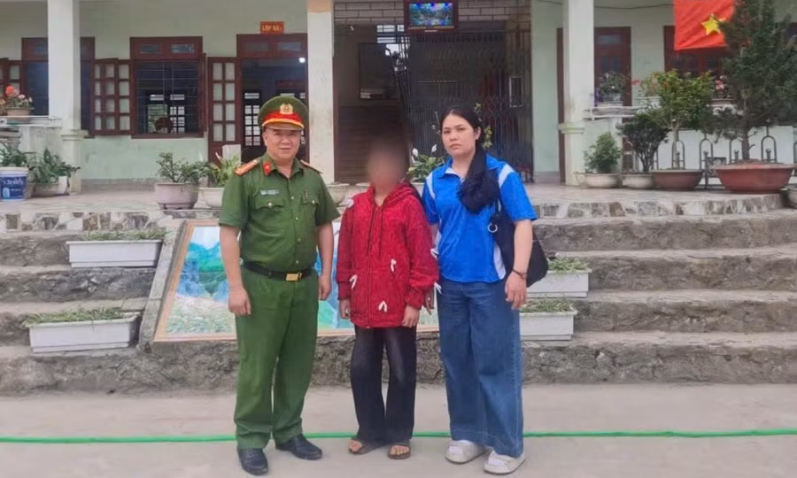 Bẫy 'việc nhẹ lương cao' bủa vây thiếu nữ vùng cao