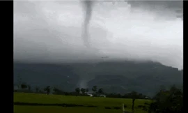 Lốc xoáy bất thường kéo sập nhiều nhà ở An Giang
