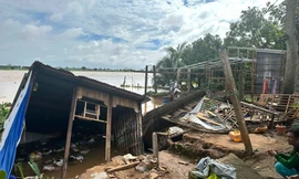 Sạt lở trong đêm ‘nuốt’ 2 căn nhà ở An Giang