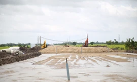 Cao tốc trọng điểm trục ngang miền Tây chậm tiến độ