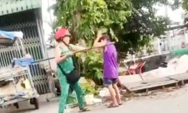 Hai cháu bé bị cô ruột đánh đập vì bán vé số không hết