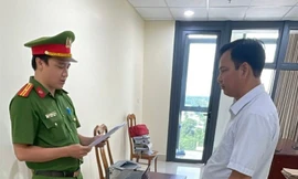 Khởi tố 2 giám đốc mua hóa đơn khống 'hợp thức' cát trôi nổi