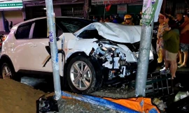 Ô tô tông liên hoàn xe máy, 2 người thương vong 
