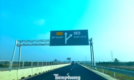 'Quên' làm đường gom cao tốc Mỹ Thuận - Cần Thơ?