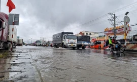 Khắc phục tình trạng ngập Quốc lộ 1 đoạn qua bến xe ở Vĩnh Long